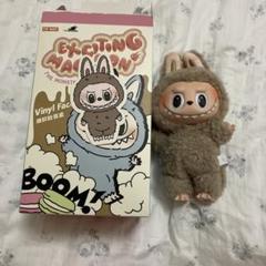 labubu 新品　未使用 2025年最新】Mega labubu 400%の人気アイテム - メルカリ
