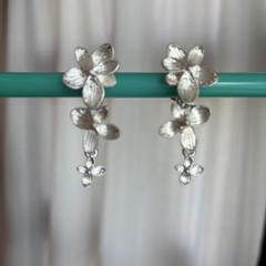 ハンドメイド　花モチーフ シルバーイヤリング