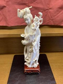 ぞうげ風 蟹と花の彫刻　極上　根付　提げ物　天然素材　アンティーク　置物　鯨歯 ぞうげ風 蟹と花の彫刻極上根付提げ物天然素材アンティーク置物鯨歯