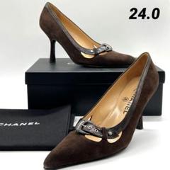 25C CHANEL スエード素材なヒールなパンプス ハートロゴ 美品 CHANEL シャネル ハイヒールパンプス スエード ロゴ ベルト