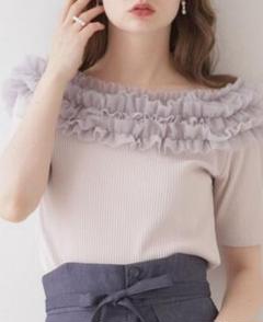 フリル付きオフショルダーCouture Brooch未使用　半袖のサムネイル