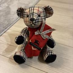 BURBERRY 赤いマフラー付きテディベアとハンカチのセット バーバリー 箱 BURBERRY 赤いマフラー付きテディベアとハンカチのセット