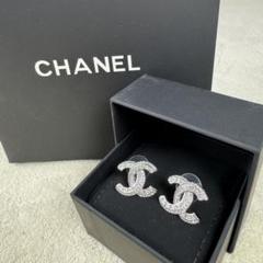 【CHANEL】ヴィンテージ　ボタン　シルバー　クリスタル　ピアス CHANEL】ヴィンテージボタンシルバークリスタルピアス