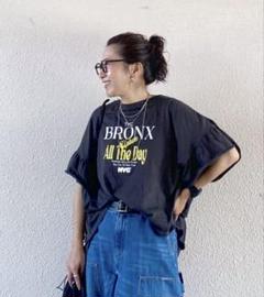 noa！ニコアンド スタッフプロデュース　NYCフリルTシャツ 美品【niko and…】 ニコアンド NYCフリルTシャツ チャコール