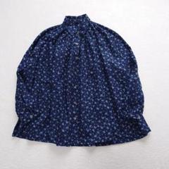 45R タペット森花プリントのくしゅくしゅブラウス（インディゴ