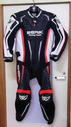 べリック(46/S)セパレート牛革ツーピーススーツ 新品未使用タグ付き 日本製 Pro shop TAKAI M牛革レザーレーシングスーツYAMAHA