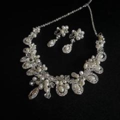 【美品】パール＆クリスタルビジューネックレス＆イヤリングセット