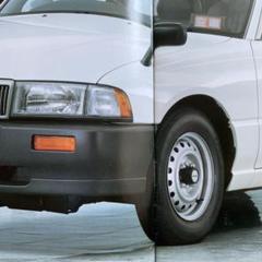 カタログ　日産　クルー　タクシー（95年）のサムネイル