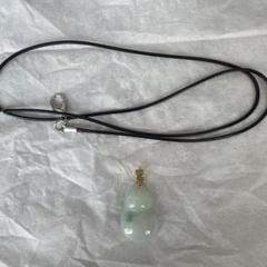 翡翠ペンダントひょうたん付きレザーネックレス金具18k