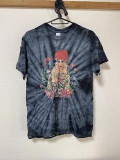 タイダイ柄女性イラストTシャツ