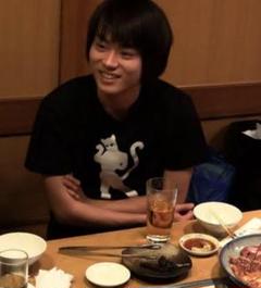 菅田将暉さん着用 クリームソーダ たち猫Tシャツ ピンクドラゴン