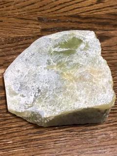 国産　糸魚川天然翡翠カット原石525g