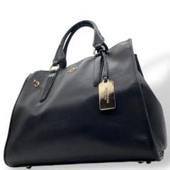 美品　コーチ　ハンドバッグ　黒　チャーム付き　A4収納　レザー　COACH　u7