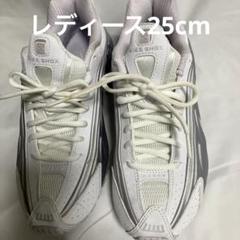 最安値NikeウィメンズShox R4 ホワイトシルバー ローカット25cm 最安値NikeウィメンズShox R4 ホワイトシルバー ローカット25cm