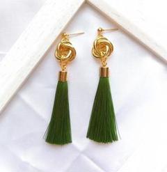 オリーブ タッセルピアス ハンドメイドピアス