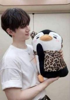 ジュノJUNHO (2PM) ペンペン抱き枕 ぬいぐるみ+オマケ ジュノ 2PM ペンペン 抱き枕 junho - メルカリ