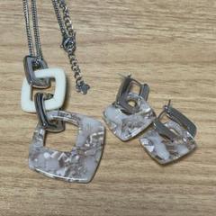 PLUS VENDOME ラテベージュ ネックレス 2way ピアス PLUS VENDOME ラテベージュ ネックレス 2way ピアス - メルカリ