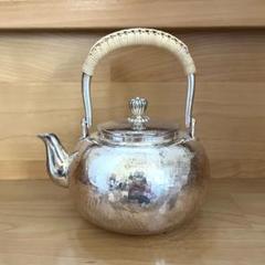 茶道具　銀瓶　銀仕上げ　丸型　750cc 専用紙箱入り　アンティーク 茶道具 銀瓶 銀仕上げ 丸型 750cc 専用紙箱入り アンティーク