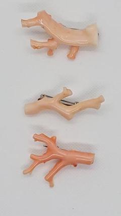 408 珊瑚のブローチ