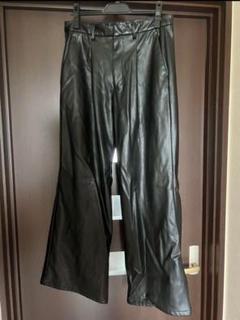 HARE シンセティックレザーワイドフレアパンツ
