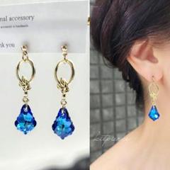 No.419 ゴールド結チャーム×ブルーきらめきストーンピアス イヤリング