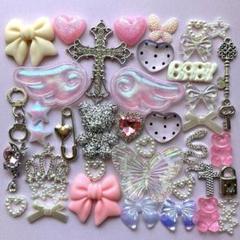 ハンドメイド♡ネイル♡デコパーツ♡ピンク♡シルバー♡ホワイト♡羽、くま、鍵75