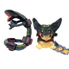 3種セット レックウザのポンチョを着たピカチュウ ポケモンぬいぐるみ レックウザポンチョを着たピカチュウのグッズ登場。来店
