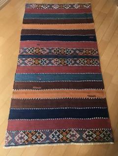 ストライプデザインの織物ラグ 約180cm x 90cm