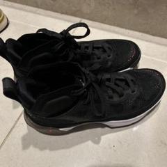 ジョーダンキッズ　ジュニアバスケットシューズ