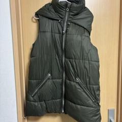 カーキ フード付きダウンベスト　ザラ　タグ付き　完売品 カーキ フード付きダウンベスト ザラ タグ付き 完売品