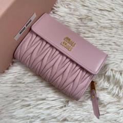 現行23SS/極美品✨MIUMIU 折り財布　マテラッセ　キルティング　RFID 現行23SS・美品✨MIUMIU 折り財布 マテラッセ キルティング RFID