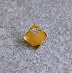 お守り☘ 菱形 ゴールドブローチ 鳥 つばめ ツバメ 燕 開運 厄除 金運アップ