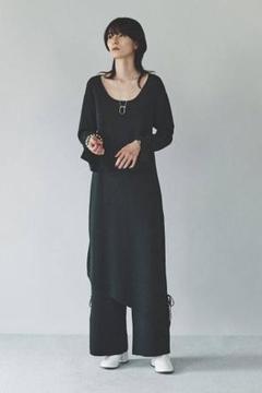 大人気‼︎完売商品‼︎<Uhr>ワンピースのサムネイル