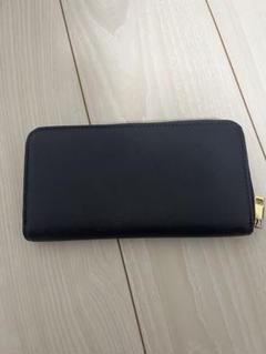 黒の長財布 複数ポケット付き
