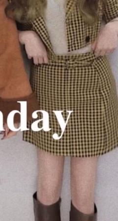 Bershka チェックイエローミニスカート ベルシュカ　海外　h&mのサムネイル