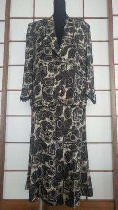 未使用 madame NICOLE 高級スーツ2点セット M-L 未使用 madame NICOLE 高級スーツ2点セット M-L - メルカリ