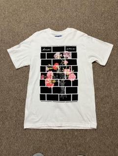 サマーセール　KNOW WAVE Tシャツ　カーネーション柄