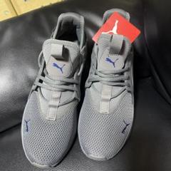 PUMA グレー スニーカー