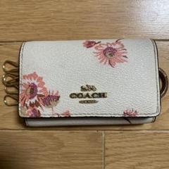 COACH 花柄 レザー キーケース - メルカリ