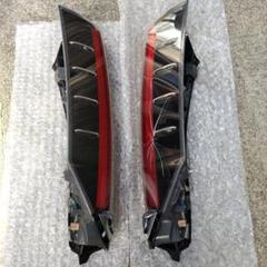 ノア80系後期型テールランプ 左右セット 注意右ひび割れあり