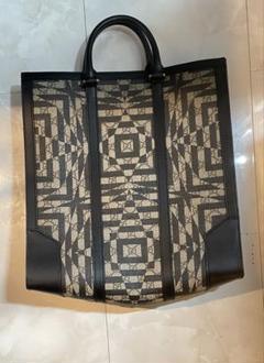 GUCCI グッチ GGカレイド ロゴ トートバッグ ハンド ショルダー 楽天市場】【10%OFF】 グッチ トートバッグ ラージ GUCCI ロゴ