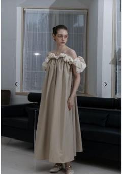 【THE TOE】Erie Frills Onepiece /beige/s Erie Frills Onepiece – THE TOÉ