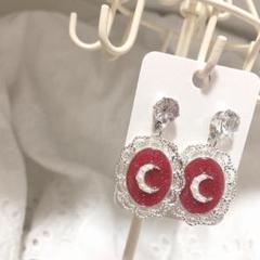 ラズベリーと月ピアス