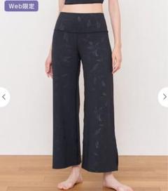 新品未使用　【SUKALA】エンボスリーフワイドパンツ　Lava  M ブラック m73816881816_1.jpg?1726921304