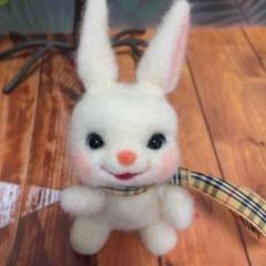羊毛フェルト☆ホワイトうさぎちゃん・*:.。. .・*☆