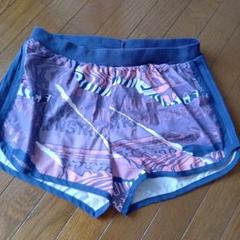 adidas グラフィックショートパンツ