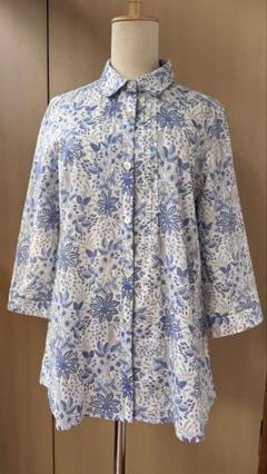 【KORET】ブルー花柄七分袖ボタンシャツ