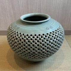 Ky18 透かし彫り 壺 花瓶 青磁 陶磁器 振興 飾り壺 骨董 - メルカリ