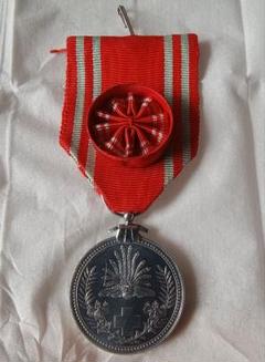 【希少品】 日本赤十字社 銀色功労賞 未開封ピンバッジ付き 勲章 明治二十一年 2025年最新】日本赤十字 勲章 明治の人気アイテム - メルカリ