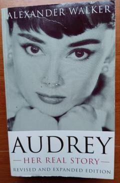 S/オードリーヘプバーン/CAROLINE LATHAM/ハードカバー/洋書 Amazon.co.jp: Audrey Hepburn : Latham, Caroline: 洋書